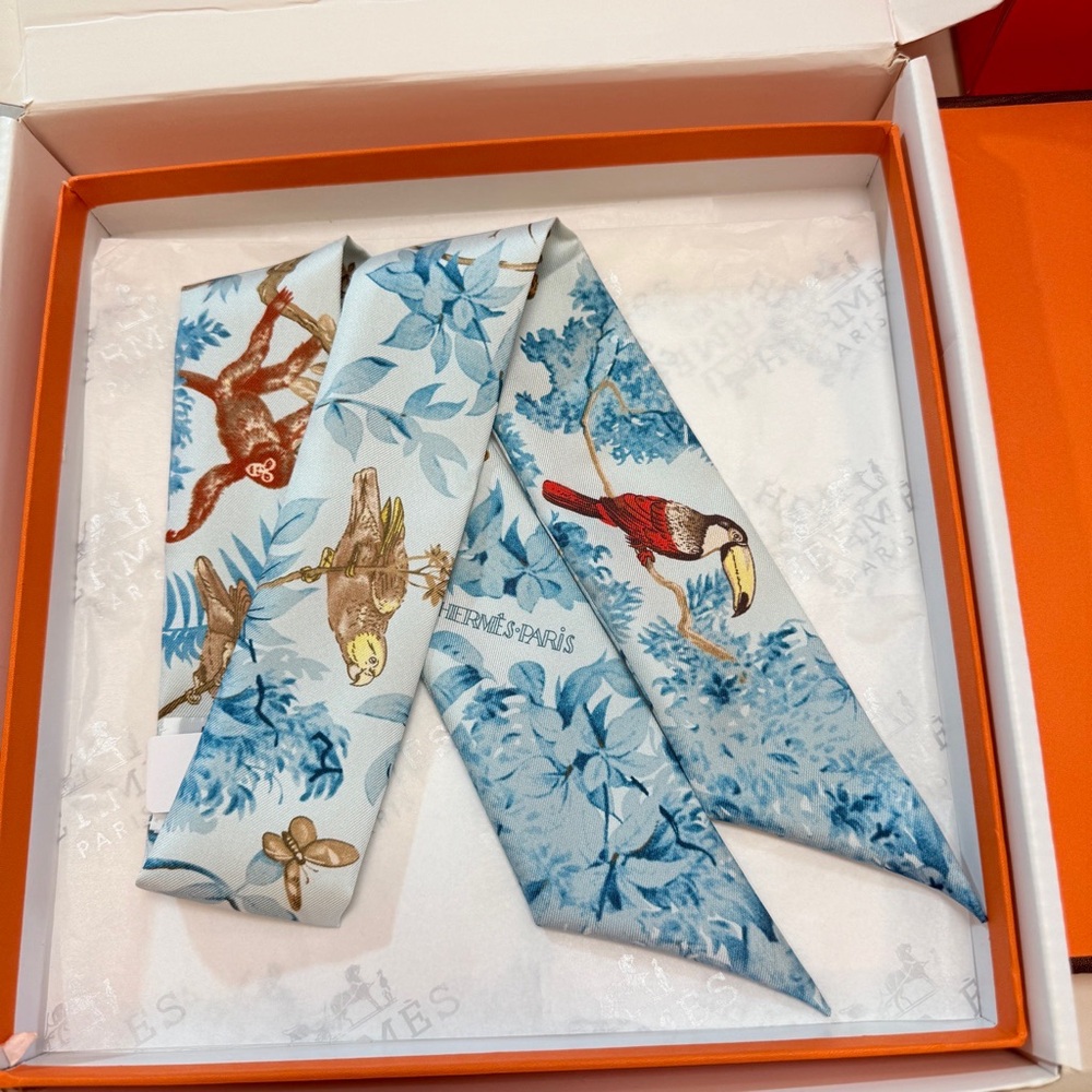 Hot Viral Hermès "Toucan & Floral" Blue Silk Twilly Scarf - Picture 5 of 7